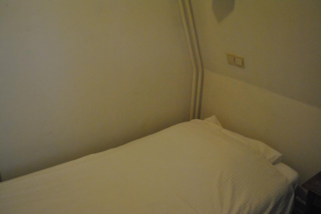 De Halve Maan Hotel Bovenkarspel Bilik gambar