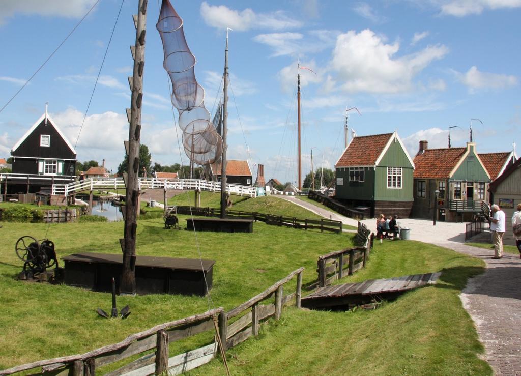De Halve Maan Hotel Bovenkarspel Luaran gambar